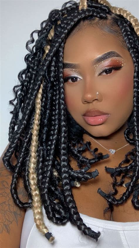 TRANÇA BOX BRAIDS CHANEL ( CURTA) COM LINHA DE 